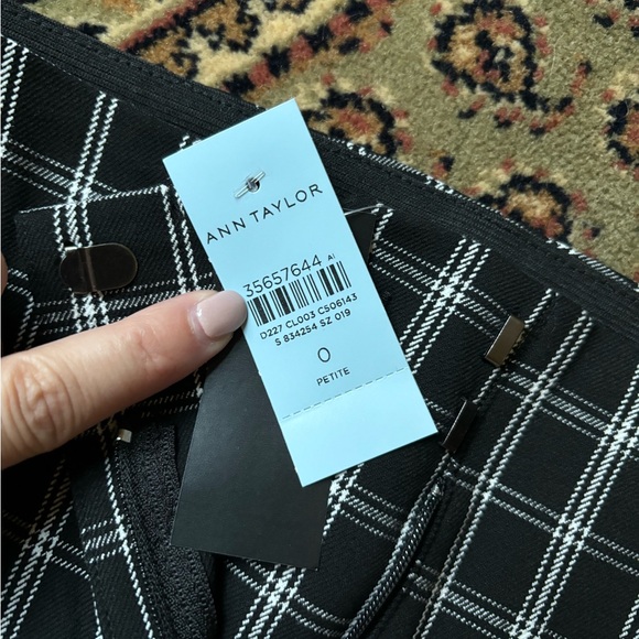 Ann Taylor 0P - Picture 2 of 4